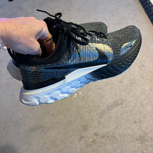 EUC CUTE WOMENS NIKE SHOES SIZE 9 - Picture 10 of 12